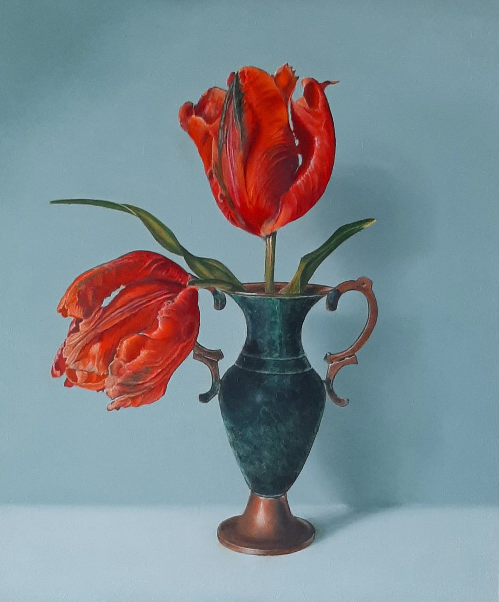 Cor Lourens | Icarus tried to fly, I tried to stay upright (French tulips) | Olieverf op paneel / oil on panel | 2023 | 30x36 cm (w/h) | €1.441,- | For sale onlinegallery.art/en/cor-lourens… #Art #onlinegallery #painting #artistoftheday #gallery #photooftheday #beautiful #artist #artwork…