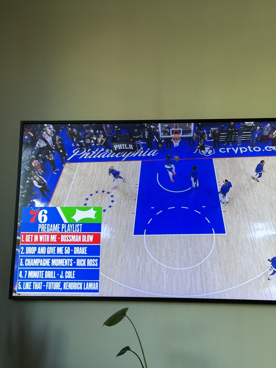 youngums's tweet photo. lol @ Sixers playlist 🥊 https://t.co/RGbdNs7aA9