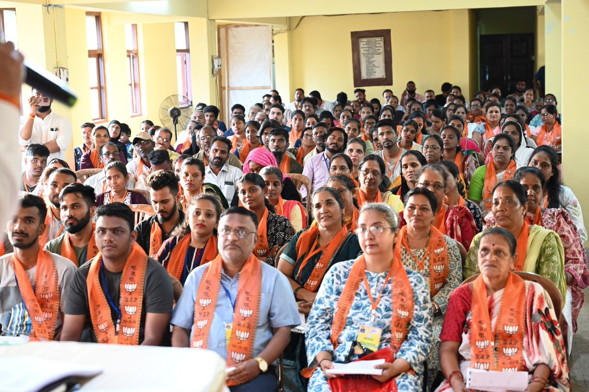 Spoke at the Panna Pramukh Sanmelan in #Vasco addressing @BJP4Goa Karyakartas from booth number 11 to 20 in the presence of @ashishsood_bjp, Vasco MLA @DajiSalkar and members of #BJP Vasco Mandal.