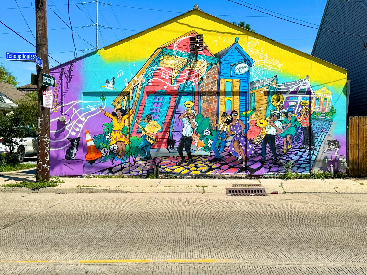 DavidMora's tweet photo. Let the good times roll! 🎶🎺🎸🎹🥁
Mural by @SaxonLynnArts
#NewOrleans #Tchoupitoulas https://t.co/orXOCflsrG