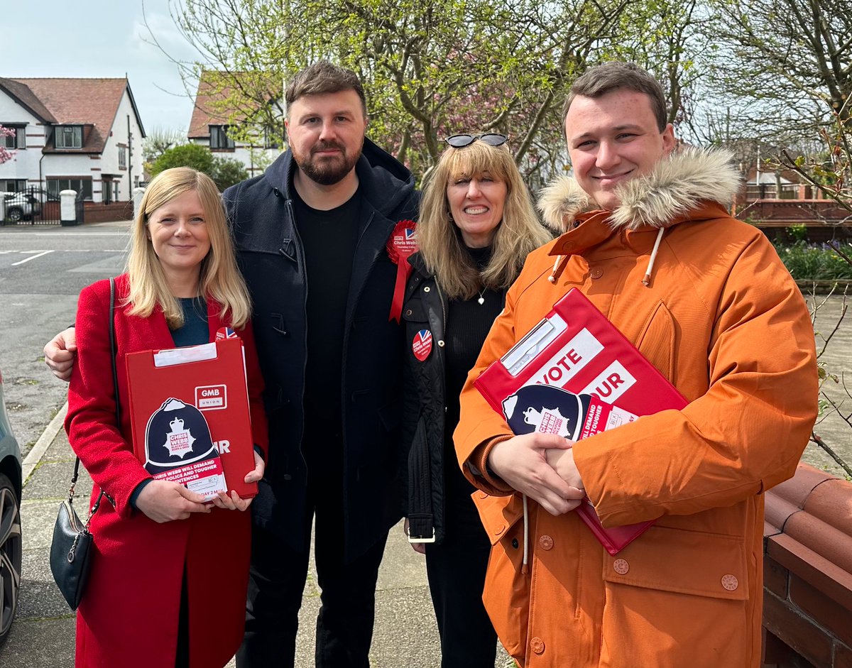 Lovely sunny afternoon out on the #LabourDoorstep with our fantastic candidate @ChrisPWebb and this great team. Lots of support, including from people who went to school with Chris, who is Blackpool born and bred. Vote Chris for change on May 2nd 🌹