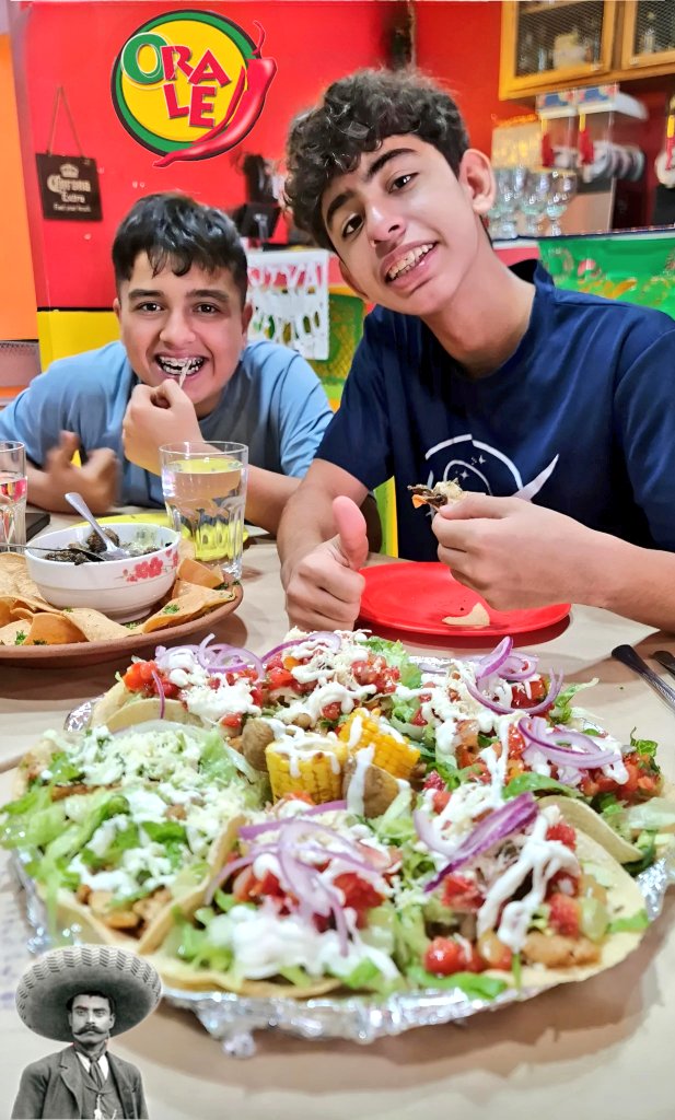 OralePanama's tweet photo. Pueeertaaa!!
Domingos abiertos !!
Bebida de regalo por la compra de un plato personal!!
Platos familiares !!
WhatsApp 6556-8852 
Traigan a la familia que 
acá los atendemos !! https://t.co/DcdlzyiRR8