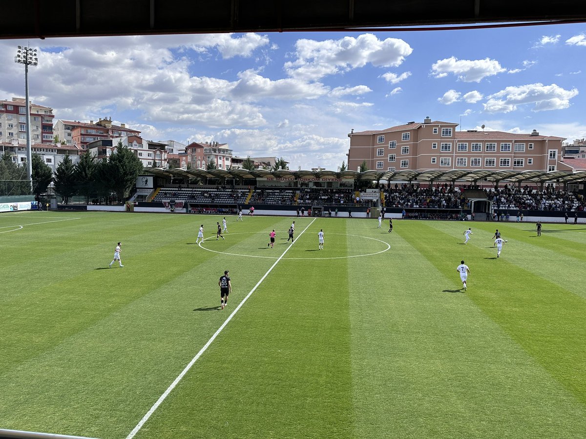 Etimesgut Belediyesi, Hacettepe 1945-Elazığspor karşılaşmasında, ev sahibi ekip taraftarlarına ücretsiz et döner dağıttı.
