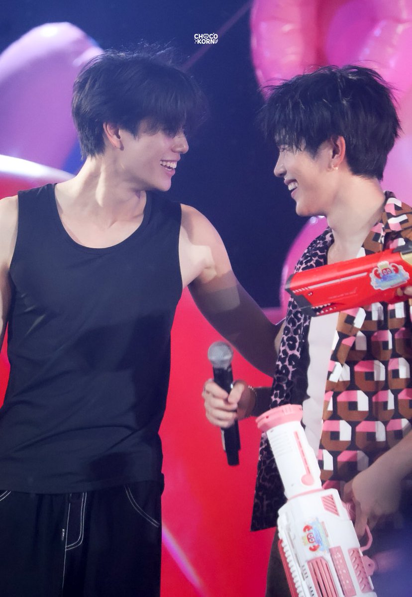 mybabebubbly's tweet photo. ภูวินโฟ้ดเป็นอีกคนที่อยู่ด้วยกันในทุกๆเทศกาล ปีนี้ได้เล่นน้ำด้วยกันอีกปีแล้ว🥺

2023                                                    2024 https://t.co/dFN3JkGsET