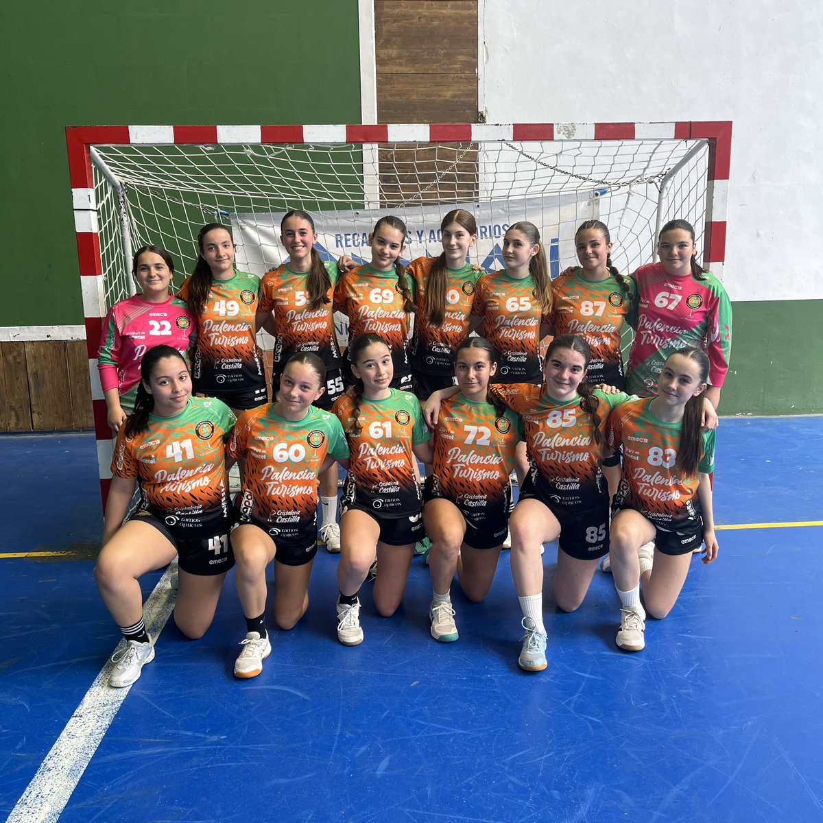 Nuestro equipo infantil B se clasificó para la FASE FINAL DE CASTILLA Y LEÓN Vencieron al @BalonmanoBurgos empataron contra el @BalonmanoZamora y perdieron contra el @BmAulaCultural En unas semanas se enfrentarán en esta nueva fase al @BalonmanoNava @CBVdC y @BmAulaCultural 💪🏽