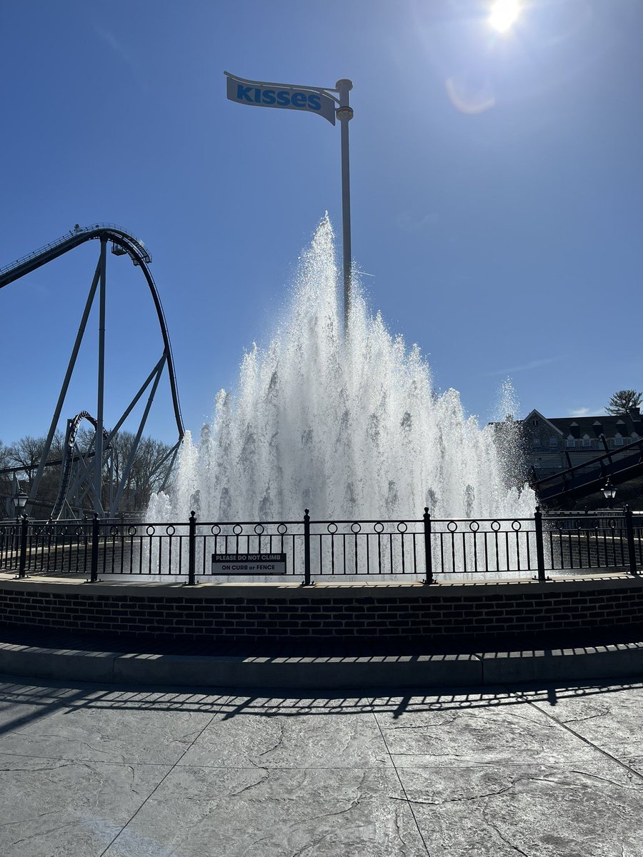 It’s the perfect Spring day for @Hersheypark- open 11-7p.m. today! #hersheyparkhappy