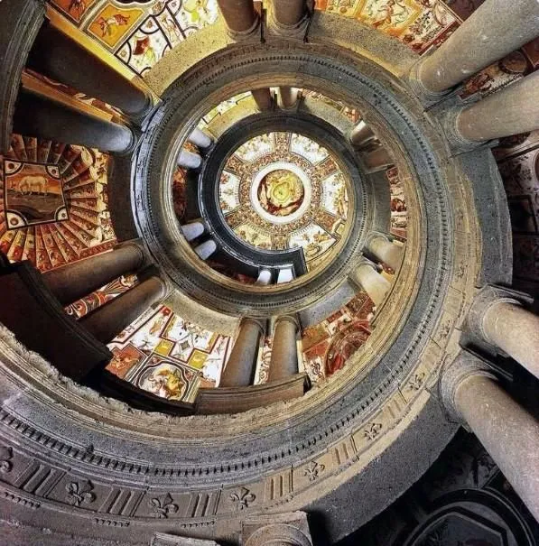 Escalera regia del palacio Farnese, en Caprarola, Italia.