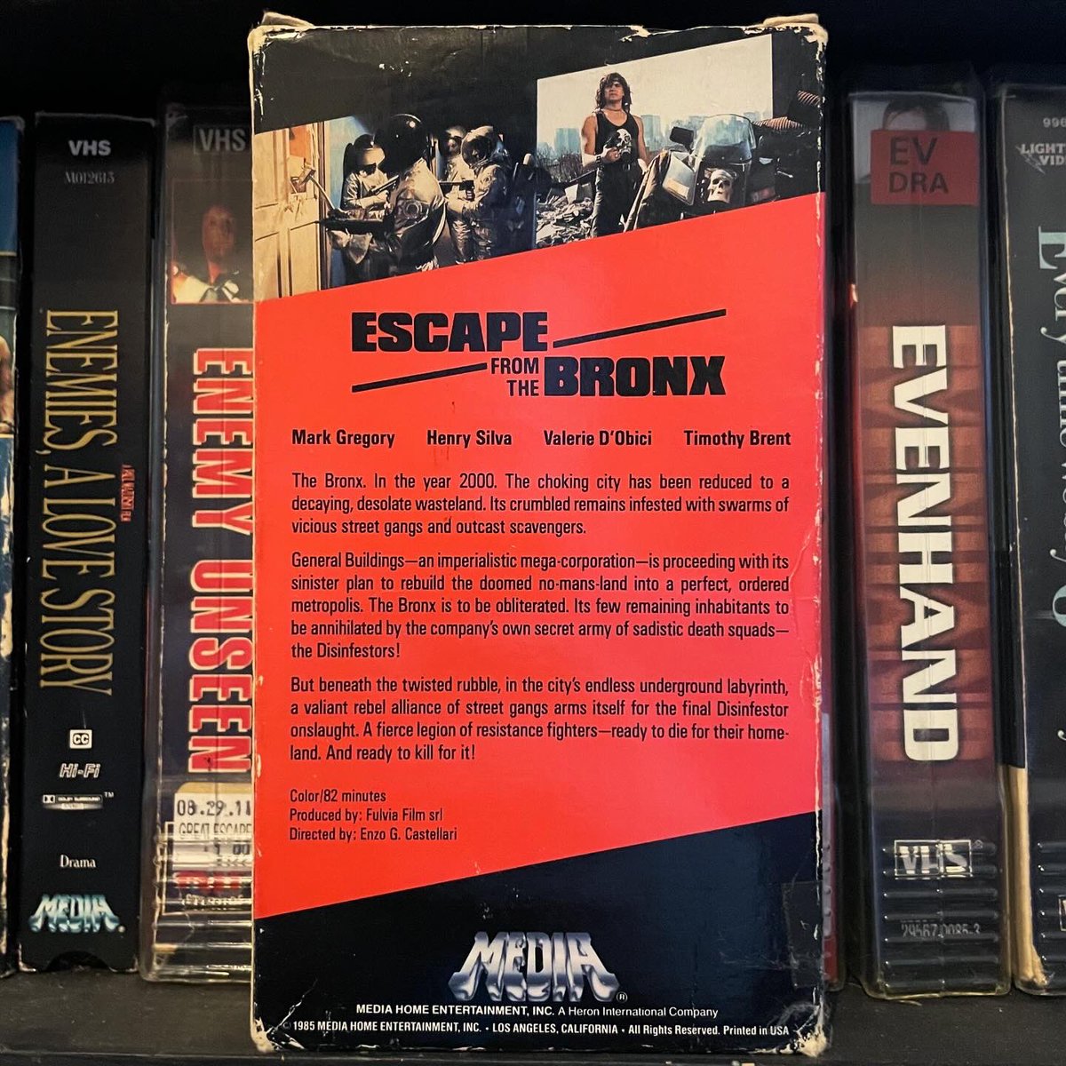 “How many times do I have to tell you, no sugar! It makes me CRAZY!”
#escapefromthebronx #1983movie #enzogcastellari #markgregory #henrysilva #timothybrent #valeriadobici #vhs #vhsforever #feedyourvcr #videocassette #videotape