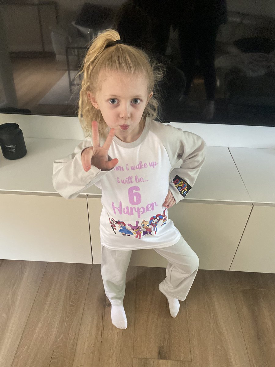lisaloganxo's tweet photo. Happy 6th birthday beautiful girl💗 @BridgetPrimary https://t.co/62ooLplhFK