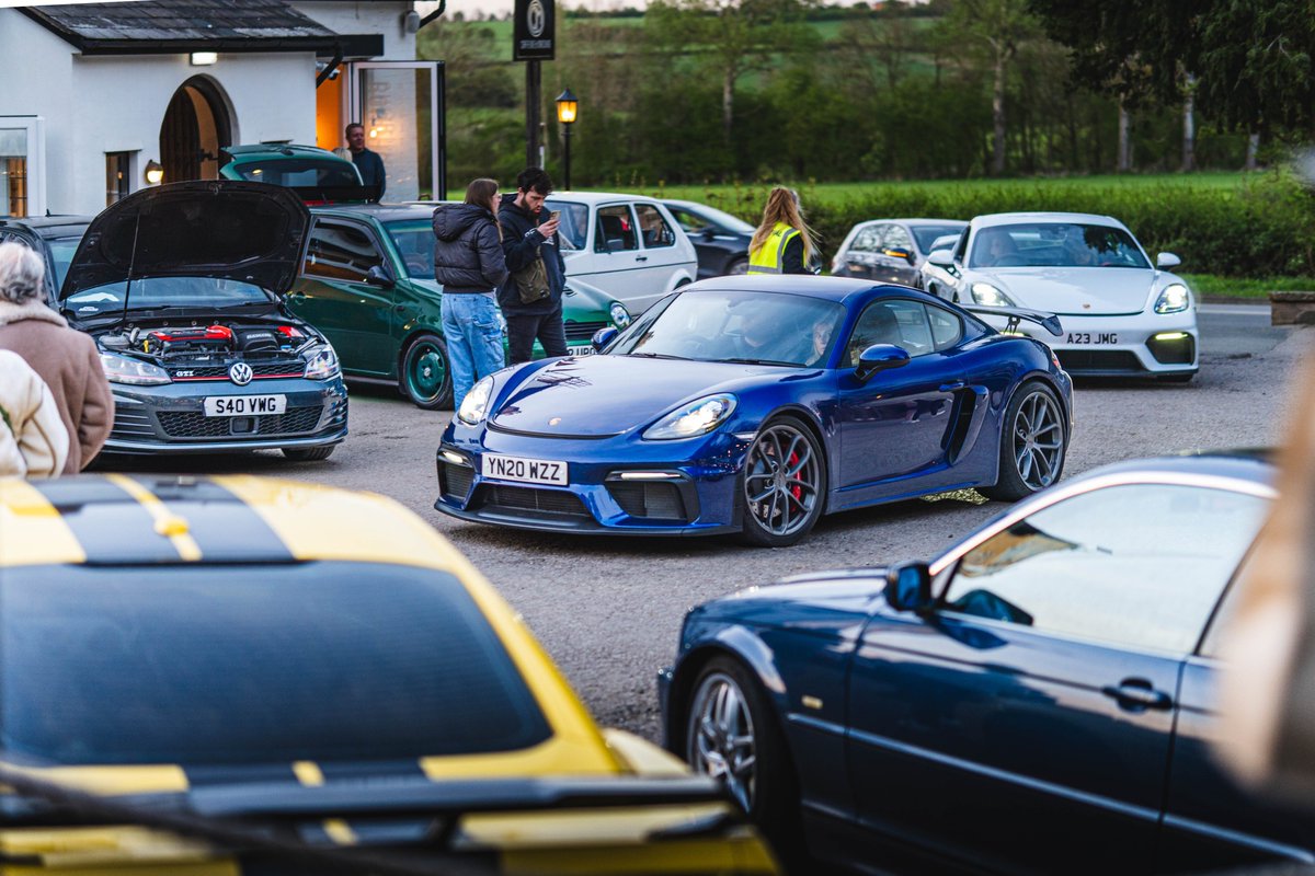 Here are some photos i took at caffeine and machine 
If you care to see more click this link behance.net/gallery/196157…