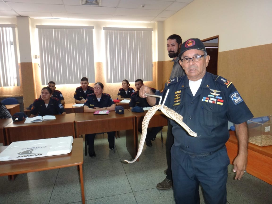 laprensalara's tweet photo. #ServicioPúblico | Contreras padece de artrosis en la cadera y requiere lo solicitado para poder seguir desempeñándose en lo que le apasiona: salvar vidas.

Las personas e instituciones que quieran ayudarlo pueden hacerlo en las siguientes cuentas  bancarias: Pago Móvil: Banco Banesco. CI 5.598.036. Teléfono 0424-631.78.24. Para transferencia: 0134- 0014 89 0141 03 4847. Banco Banesco. Cuenta corriente. Luis Contreras/ Pago móvil: Banco de Venezuela.  C.I. 5.598.036. Luis Contreras. Teléfono: 0424-631.78.24.