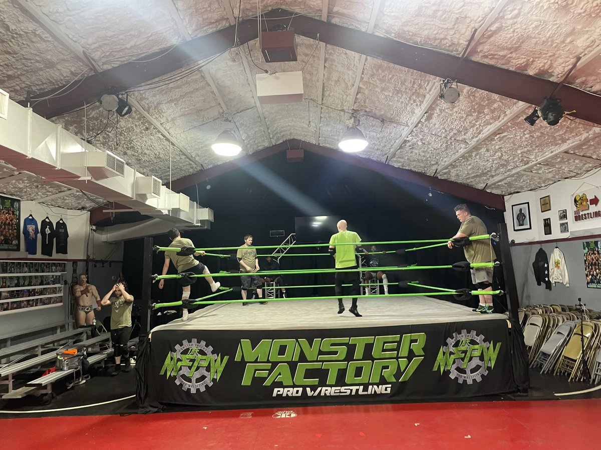 Putting In the work this morning at open Ring at @4MonsterFactory 
#GetShitDone #MrFanSpastic #FightForYourDreams #RenaissanceMan #HeartAndSoul