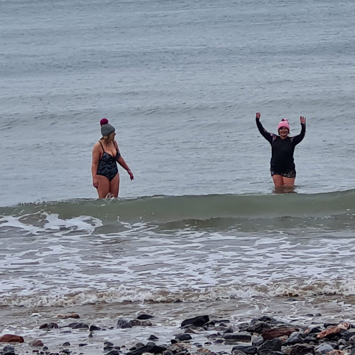 LynnetteJones10's tweet image. Little mid morning dip! #oxwichbay #girlsweekend