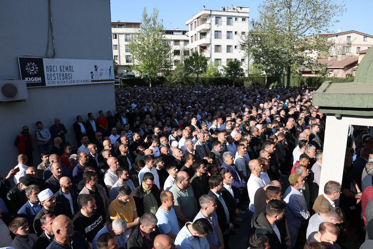 Ahirete irtihal eden çalışma arkadaşımız Muhammet Güler’in cenaze namazına katılarak son yolculuğuna ugurladık. Merhum Muhammet Güler’e Allah’tan rahmet, kederli ailesi ve sevenlerine baş sağlığı diliyorum.