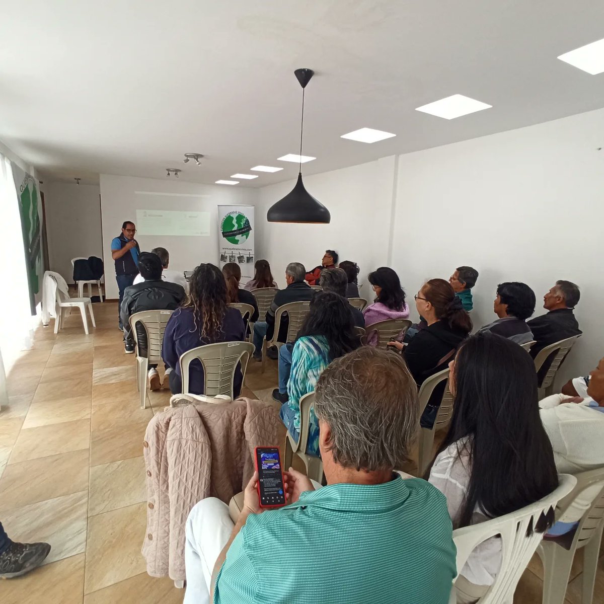 QuebradasUnidas's tweet image. Nuestra comunidad se educa✅ sobre como DENUNCIAR infracciones en una quebrada. Gracias @ambientequito @amcquito por COMPARTIR CONOCIMIENTO.
@kimontare @BorisMantilla @KattySorayaTipn @movibel1 @cvale8aa @fragafriega1 @NorwalkCurtis