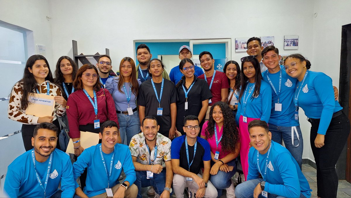 AquaJuventud's tweet photo. Dimos el primer paso hacia un futuro más brillante y sostenible con el inicio de nuestro programa formativo. 📚✨

Iniciamos con el Módulo I: Enfoque WASH- Un viaje hacia la comprensión y acción en agua, saneamiento e higiene. 💧🧼

 #AquaJuventud 
 #DesarrolloSostenible
#WASH https://t.co/6UPy78wjFy