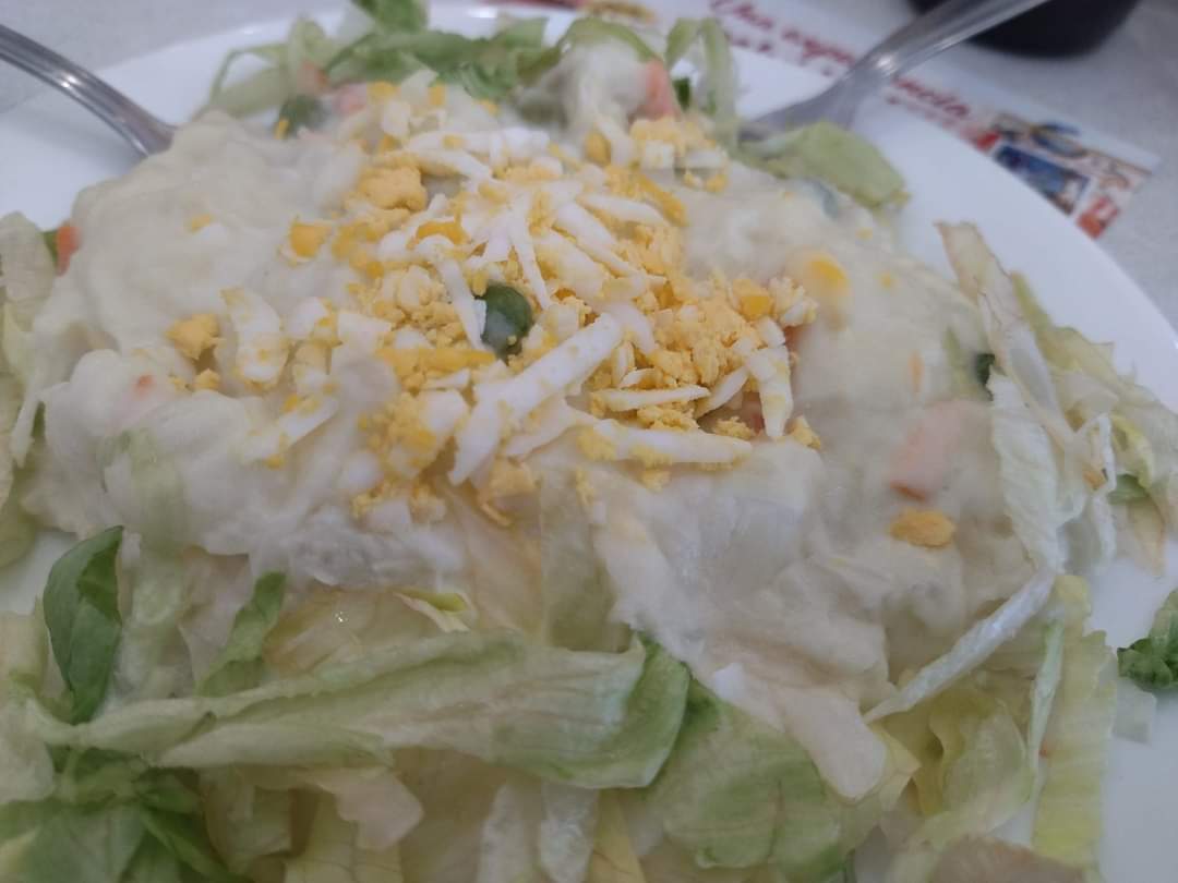media_chef's tweet photo. El estilo de la Rusa de la Facultad de Comunicación

Parece la del Refectorium o la del Candado Golf pero no, es la Ensaladilla Rusa de la Facultad de Ciencias de la Comunicación de la UMA, la mejor del mundo. La Facultad, digo. https://t.co/INKJfhR0tF