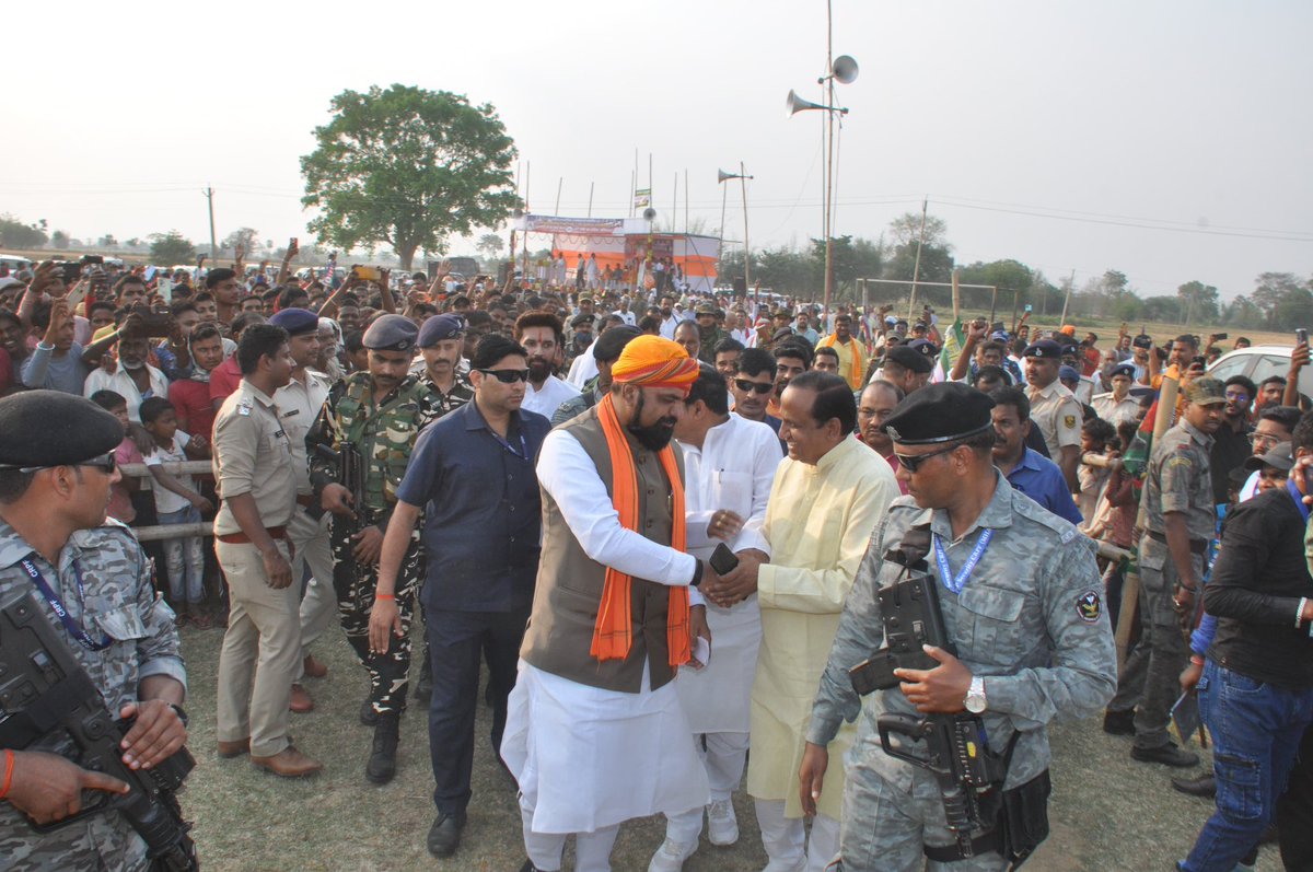samrat4bjp's tweet photo. मुंगेर के ऐतिहासिक धरा पर अपनों के बीच...

#ModiKiGuarantee पर जन-जन को विश्वास, इसलिए #PhirEKBarModiSarkar चाहिए! https://t.co/6JO3L1fKPt