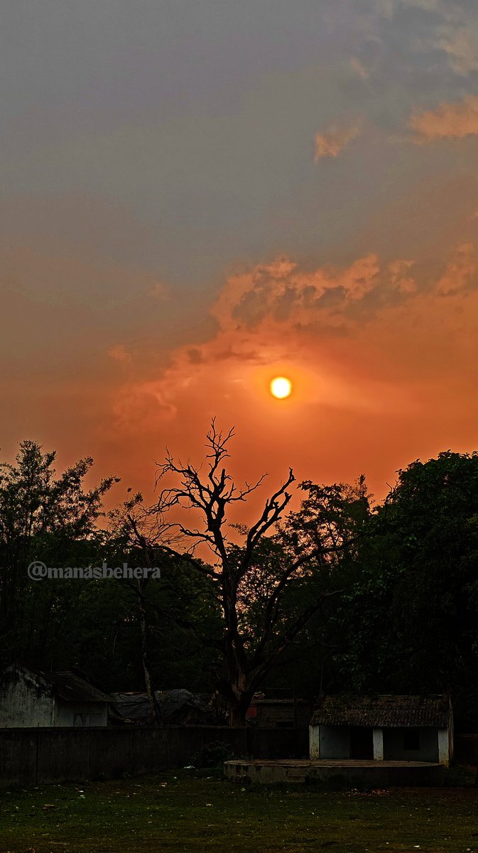 manasbehera07's tweet photo. My #Sunset_photography.
Date. 14/04/2024.
Location: #DEULI, Mayurbhanj, Odisha.
Time: 6:05 PM
#NATURE_IS_AMAZING. (Save Nature)
Frames are my eyes, opinion is yours.... https://t.co/kOA8KE93H7