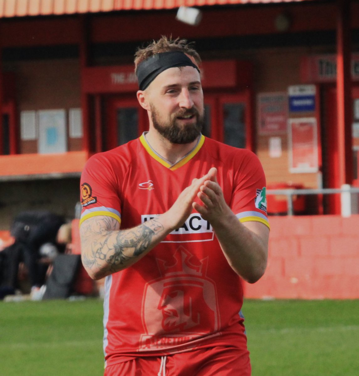 📝 | REPORT: SPENNYMOOR TOWN (H) A spirited late effort from Spennymoor was not enough as Alfreton take all three points to secure a place in the playoffs. Get the full story in the match report 👇 alfretontownfootballclub.com/news/report--a… #ATFC | #Ofton.