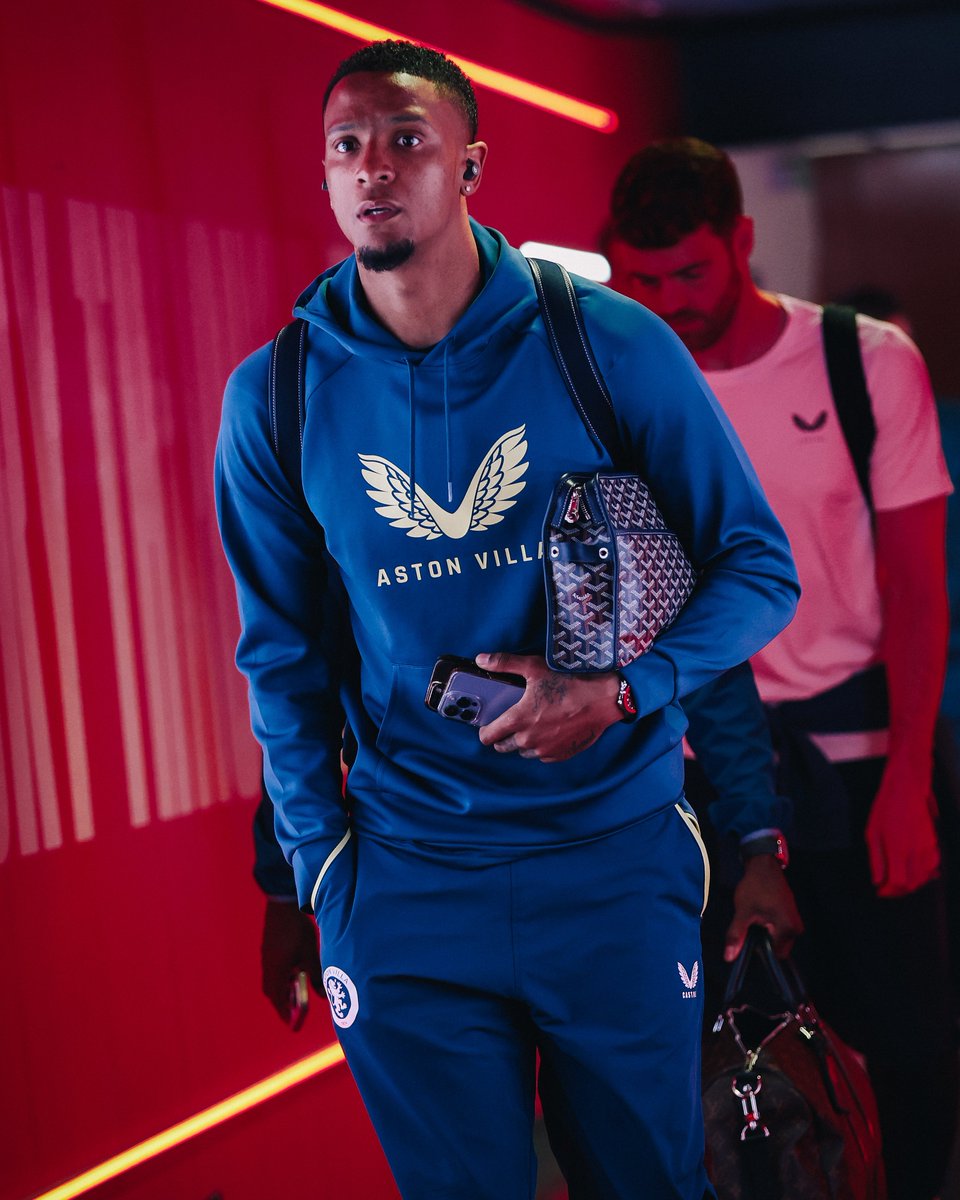 AVFCOfficial's tweet photo. In the building. https://t.co/Dx6WAYZZAV