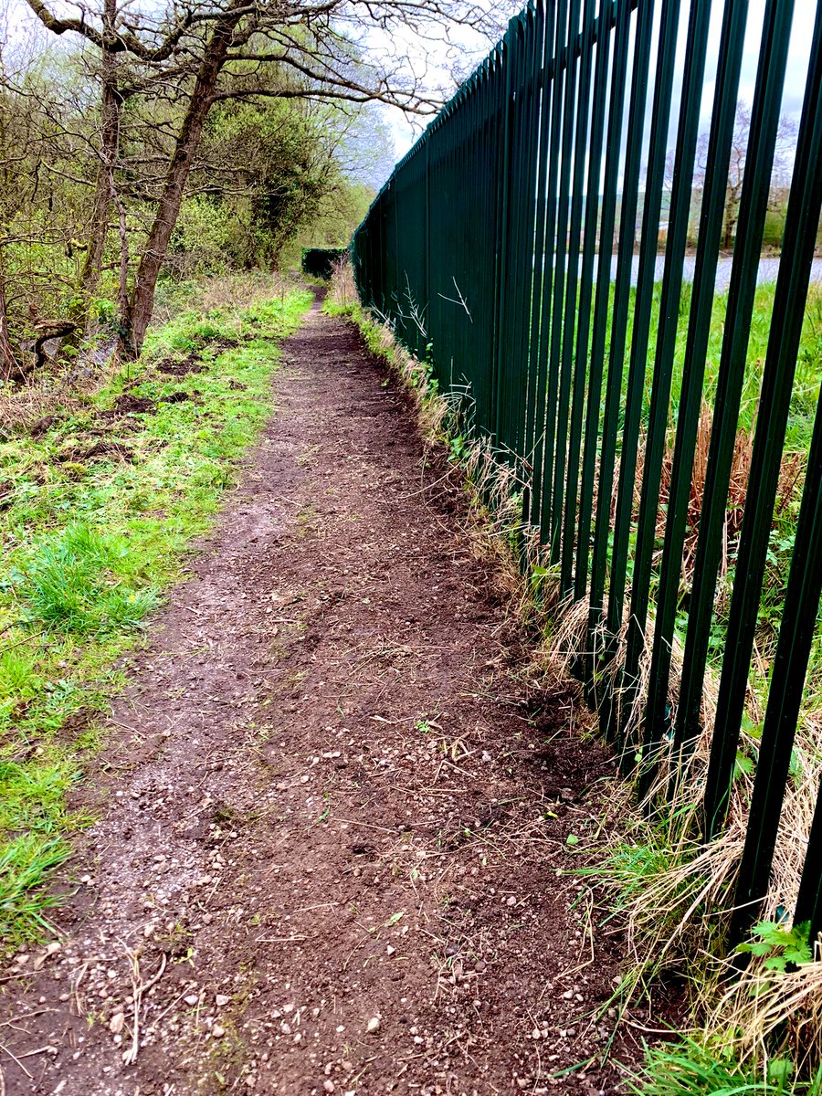 MoveMoreGlossop's tweet image. #activeenvironment a great afternoon work, path clearing and litter picking with Dinting Schools 150 acts of kindness team, helping clear our active travel route, making it accessible for all. #doorstepwalk. @walk_derbyshire
