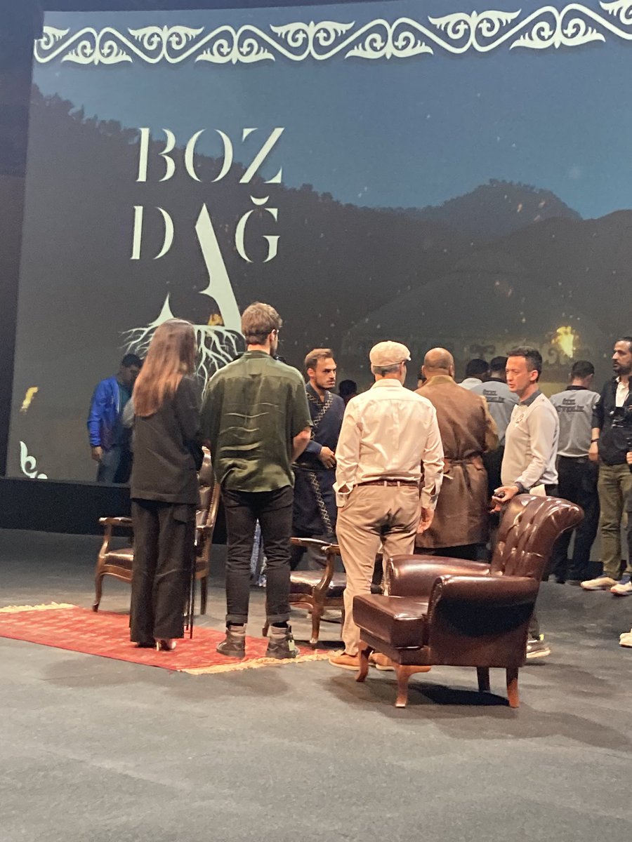 Aledadiyebiri's tweet image. Boy farkı 🤤

#OrNil #EcEm #EcEmre 
#EcemSenaBayır #EmreBey