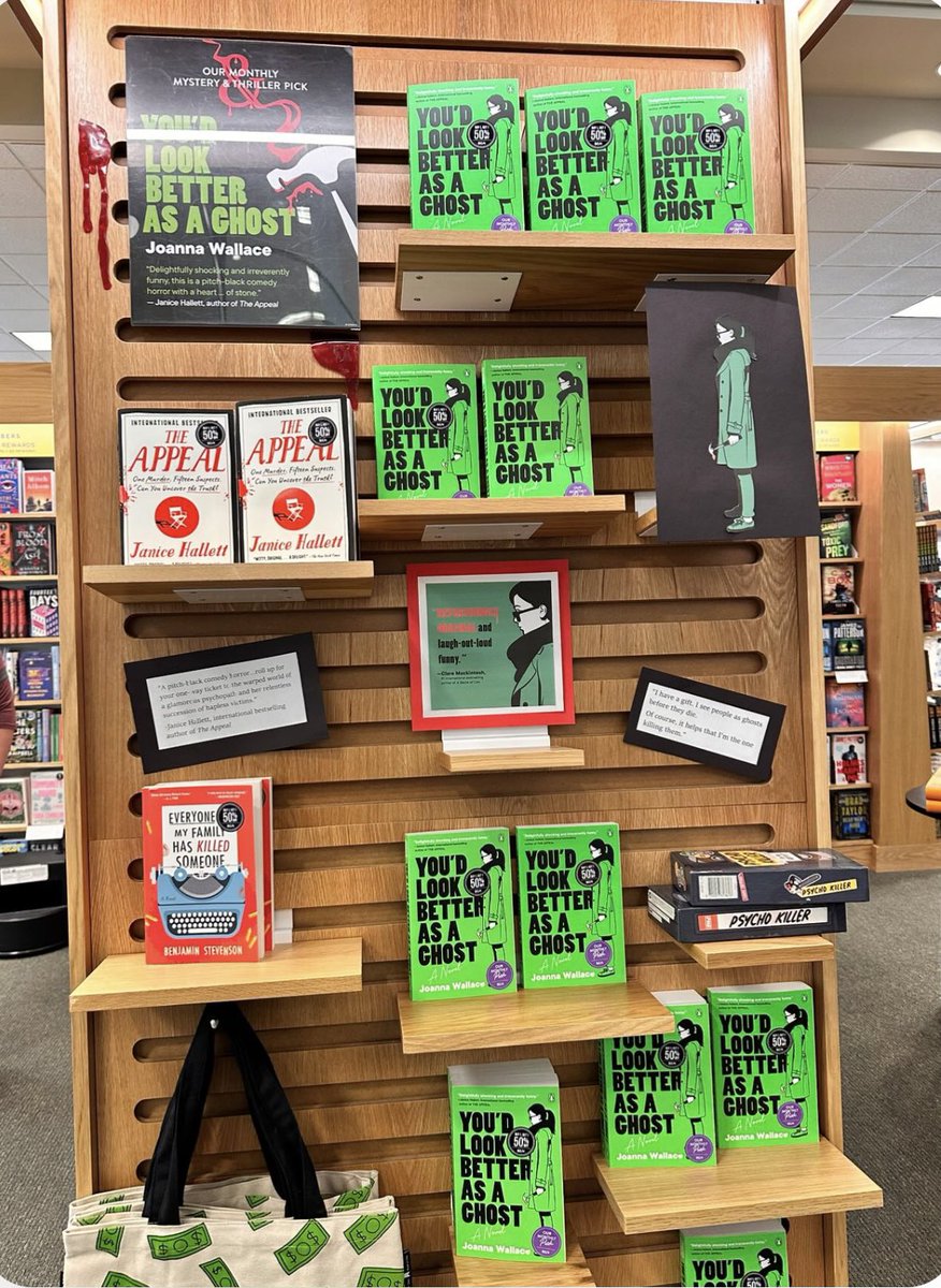 Hanging out in Texas with @JaniceHallett (not literally, unfortunately!) Thank you so much @BNTheWoodlands for this spectacular display 👏👏💚💚