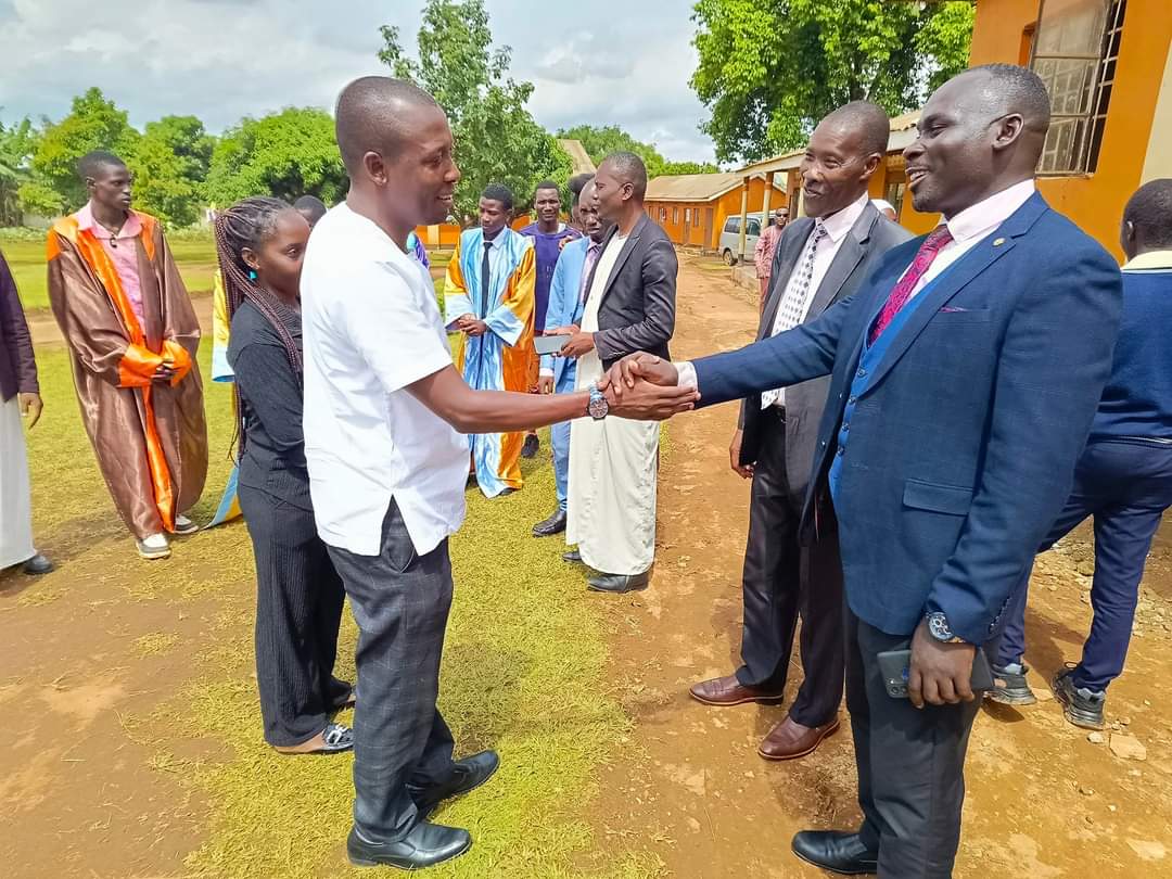 Sunday Afternoon at LIFE COLLEGE SS, KITAGOBWA, Kyadondo East for a NKOBAZAMBOGO event that saw a peaceful hand over and award of outgoing executive and swearing in a new execeutive amidst cultural performances. It was great sharing with the students comunity on a variety of