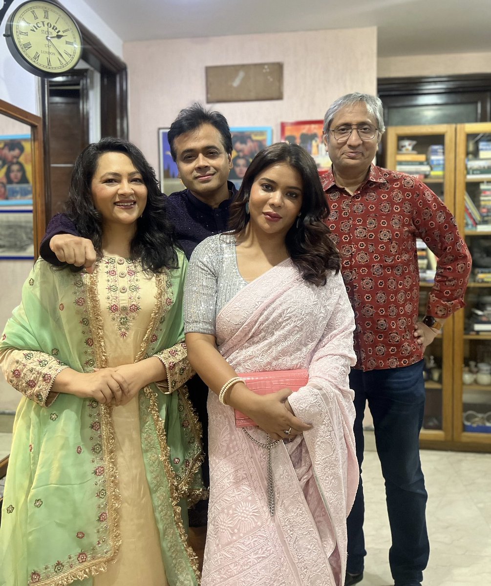 With friends like these, you need not just one Eid day but an Eid week 
⁦@rohini_sgh⁩
⁦@ravishndtv⁩ ⁦@abhisar_sharma⁩