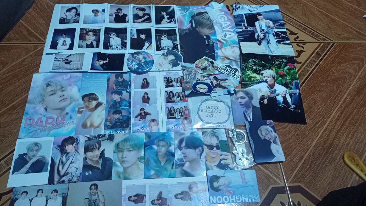 sarang_jwn's tweet photo. hello po en-space fam huhu na late ako pero okay lang kasi nag enjoy naman ako sulit na sulit talaga kahit na late kami kasi daming nag abot sakin ng freebies thankyouuu en-space fam see you sa next cse🫶🏻
#JAYsLigaya #JayCSE #ENHYPEN_JAY @Engene4Enhypen https://t.co/PRrAyT2iPb