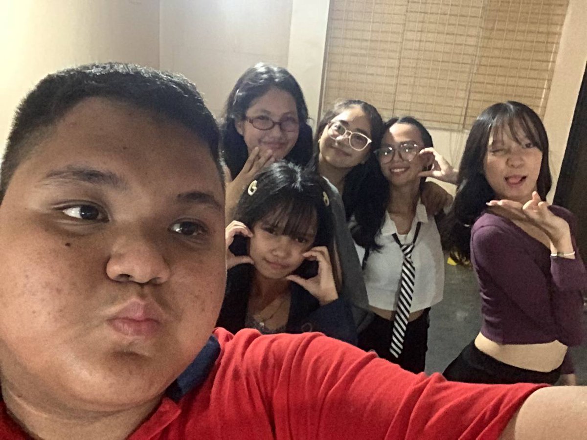 sarang_jwn's tweet photo. hello po en-space fam huhu na late ako pero okay lang kasi nag enjoy naman ako sulit na sulit talaga kahit na late kami kasi daming nag abot sakin ng freebies thankyouuu en-space fam see you sa next cse🫶🏻
#JAYsLigaya #JayCSE #ENHYPEN_JAY @Engene4Enhypen https://t.co/PRrAyT2iPb