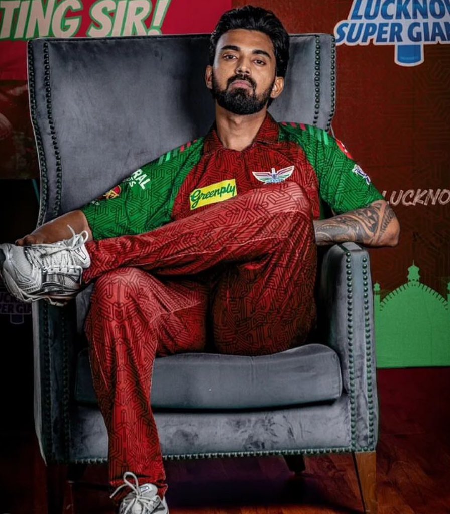 Rushalishah2's tweet photo. Same same but different 
#ipl https://t.co/jLqvzZw6qy
