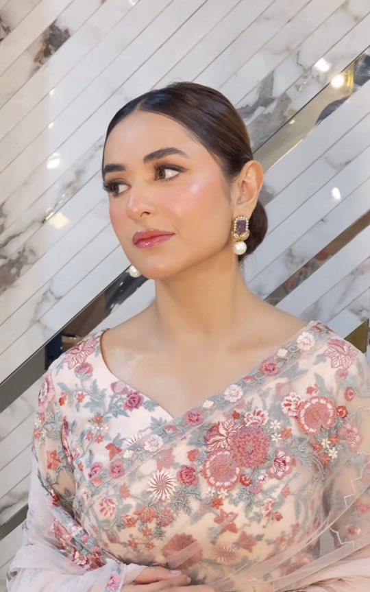 Rose Gold Pink Beauty Girl ✨🌸~

#Wemissyou #YumnaZaidi