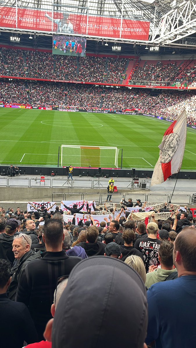 Robin__M87's tweet photo. #rvcout #praagout #ajatwe #alexkroesin #zuid1 https://t.co/Cc3RwiPaBG