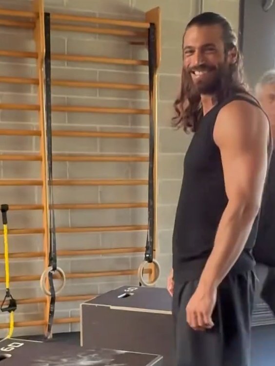 ¡4 videos de infarto que nos ha subido! 😍🎉🔥🎉🎉🎉

Y lo mejor, lo bien que se lo pasa matándose a ejercicios 😂😂 #CanYaman