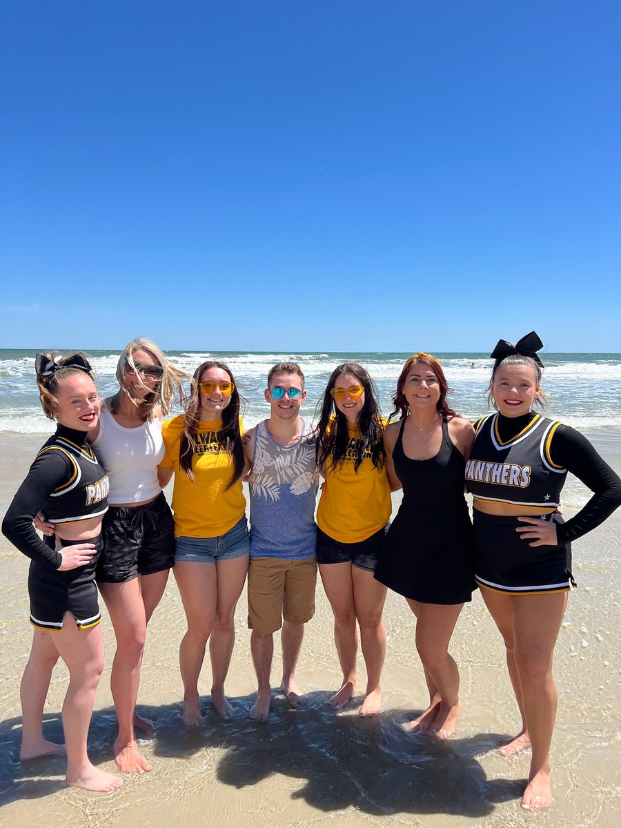cheer_oc's tweet photo. What an incredible weekend for our alumni and coaching staff! We are SO grateful to have such a great relationship with @mkecheer 💛 and we are BEYOND proud of Hailey, Laila and Malina for killin’ it on the bandshell! 🔥 Until next year, Daytona ✌🏻 #makingwiscoproud #occforlife https://t.co/9q7sW6M3SH