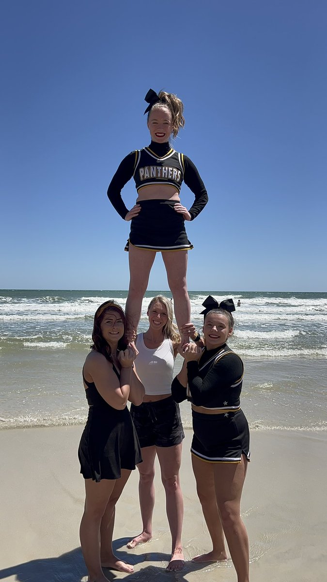 cheer_oc's tweet photo. What an incredible weekend for our alumni and coaching staff! We are SO grateful to have such a great relationship with @mkecheer 💛 and we are BEYOND proud of Hailey, Laila and Malina for killin’ it on the bandshell! 🔥 Until next year, Daytona ✌🏻 #makingwiscoproud #occforlife https://t.co/9q7sW6M3SH