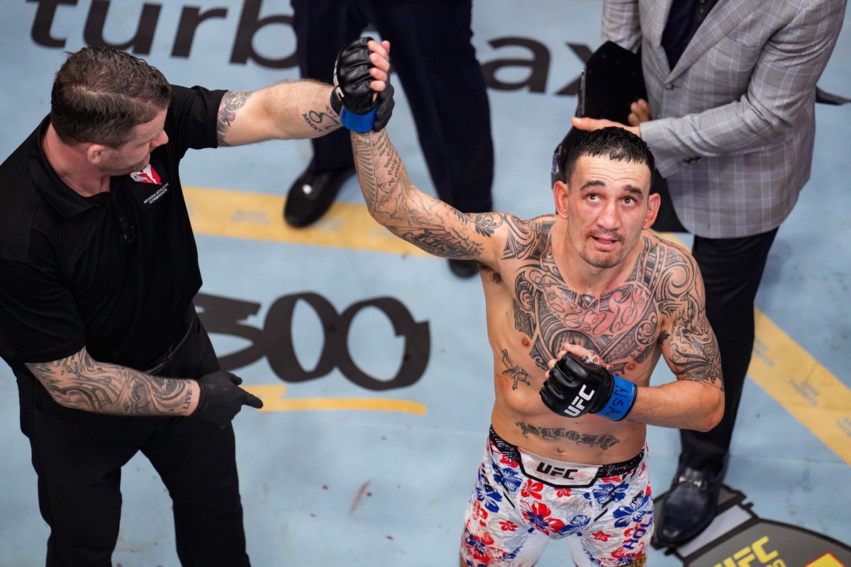 Max Holloway nos regaló un momento INOLVIDABLE y se robó la noche del #UFC300 , ganó mucho más que el cinturón del BMF y la enorme cantidad de Dinero por el bono… Max escribió su nombre en piedra en la historia de los Deportes de Combate con una actuación LEGENDARIA