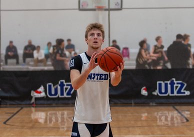 unitedNJaauboys's tweet photo. 16U National loses g3 @madehoops East Warm Up 56-54 to Jersey Force MHC. Well played game btwn 2 talented teams.  Brady Tilton 16p 4r. Julian Van Hoeck 13p (3 3’s) 6r 3a Quadir Williams @Quashowup5 10p 5a. Jude Berman 7p @JudeBerman_ , Dylan Aveno 6p rounded the scoring 🔵⚪️ #2-2 https://t.co/2rhhP1K5He