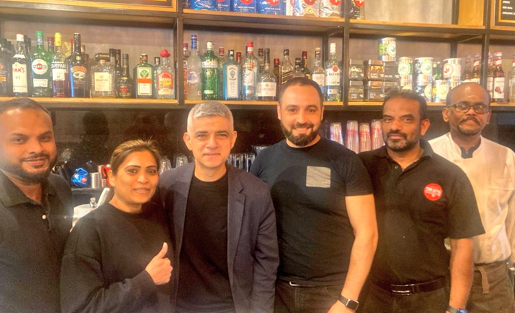 Great to take a quick break from campaigning here in Hatch End at the brilliant cafe Pascucci. 

Local businesses like this are the engine of our economy. 

Thanks for the warm welcome! ☕️