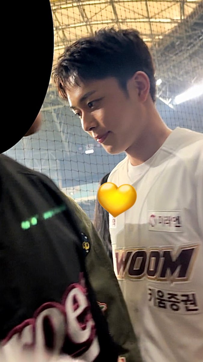 hmRefer's tweet photo. 진짜 너무너무너무너무 잘생김... #유선호 https://t.co/OLekzCBbk7