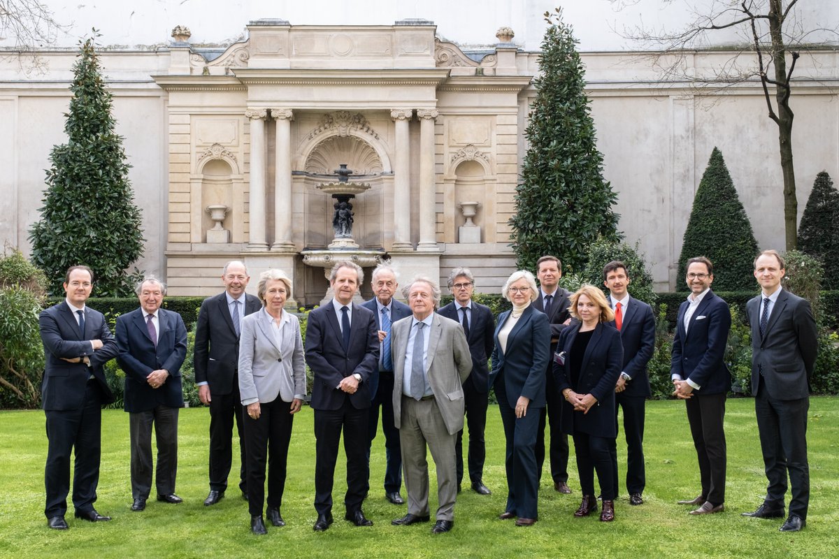 Félicitations à nos lauréats ! Madame Vanessa BORDAS (prix Thibierge). Madame Margot BOITELLE, Monsieur Pierre BRENNER, Madame Mathilde COLLE, Madame Manon DA COSTA, Monsieur Tristan MARCHAL et Monsieur Axel OTMANLI (prix Magnan).