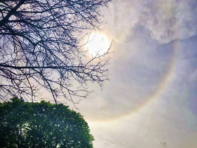 A 22-degree halo spotted over London, UK, by @ruths_gallery