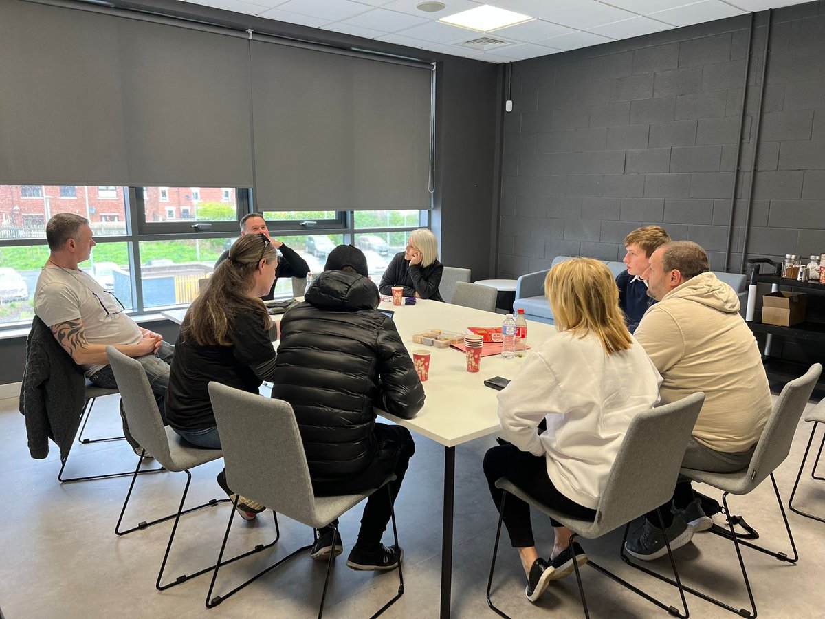 NIPEOPLESPARTY's tweet photo. The NI People's Party held a meeting today attended by Party members. Brain storming on policy, how we can build a better society for NI, and why/what we are in politics for.
Only together can we improve NI and build a future for all.
Make NI Great! 💛💙💚 https://t.co/aAaDTk3Crd
