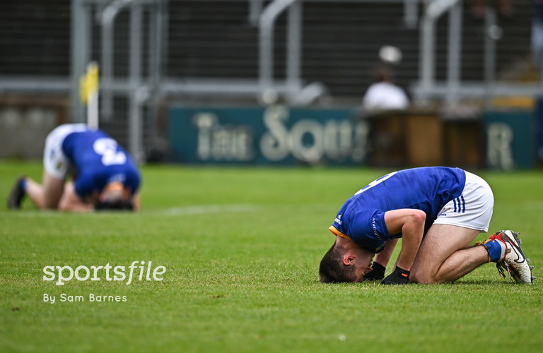 Drama in Portlaoise! Kildare leave it very late to beat Wicklow by the minimum in the @gaaleinster SFC quarter-final! 📸 @SportsfileSam & @PiarasPOM sportsfile.com/more-images/77…