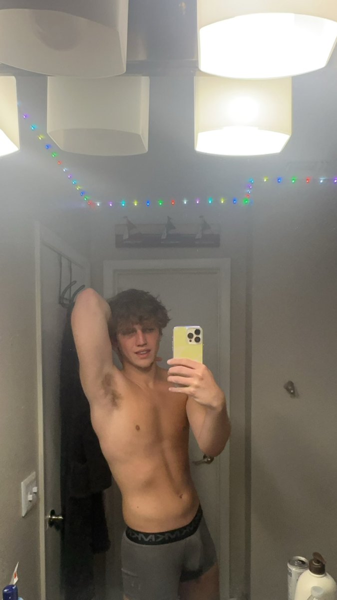 boycrazyOF's tweet image. I don’t even know what just happened.