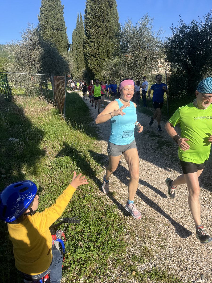 Sararunning's tweet photo. Forza mamma ti saluto e ti aspetto🩷 la mia felicità è la gioia di raggiungerti❤️ #runningmum #mumandson #happiness https://t.co/RBVpKgSXpY