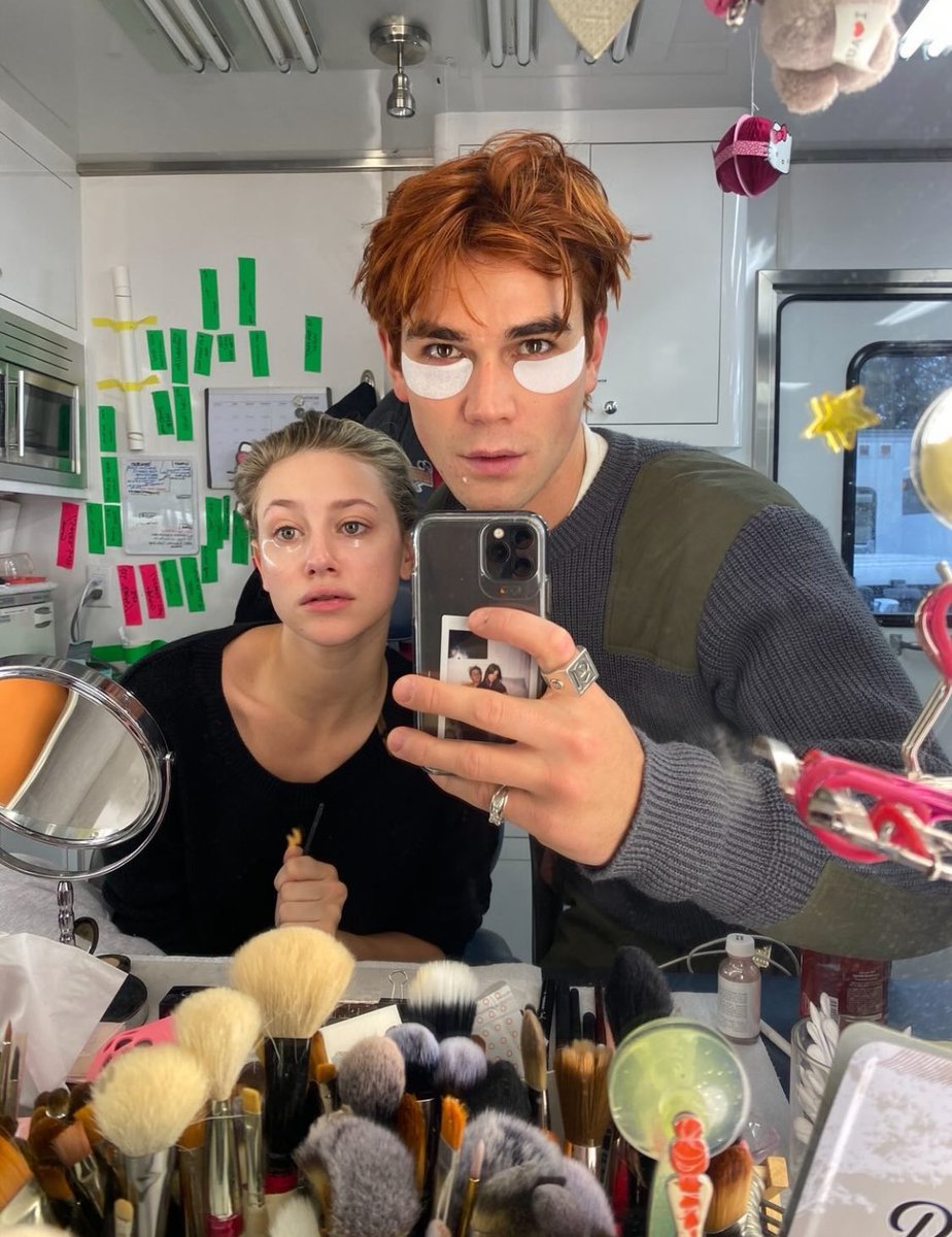 Barchiedaily's tweet photo. NEW BARCHIE SELFIE IN 2024 https://t.co/mLbW9rwyIY