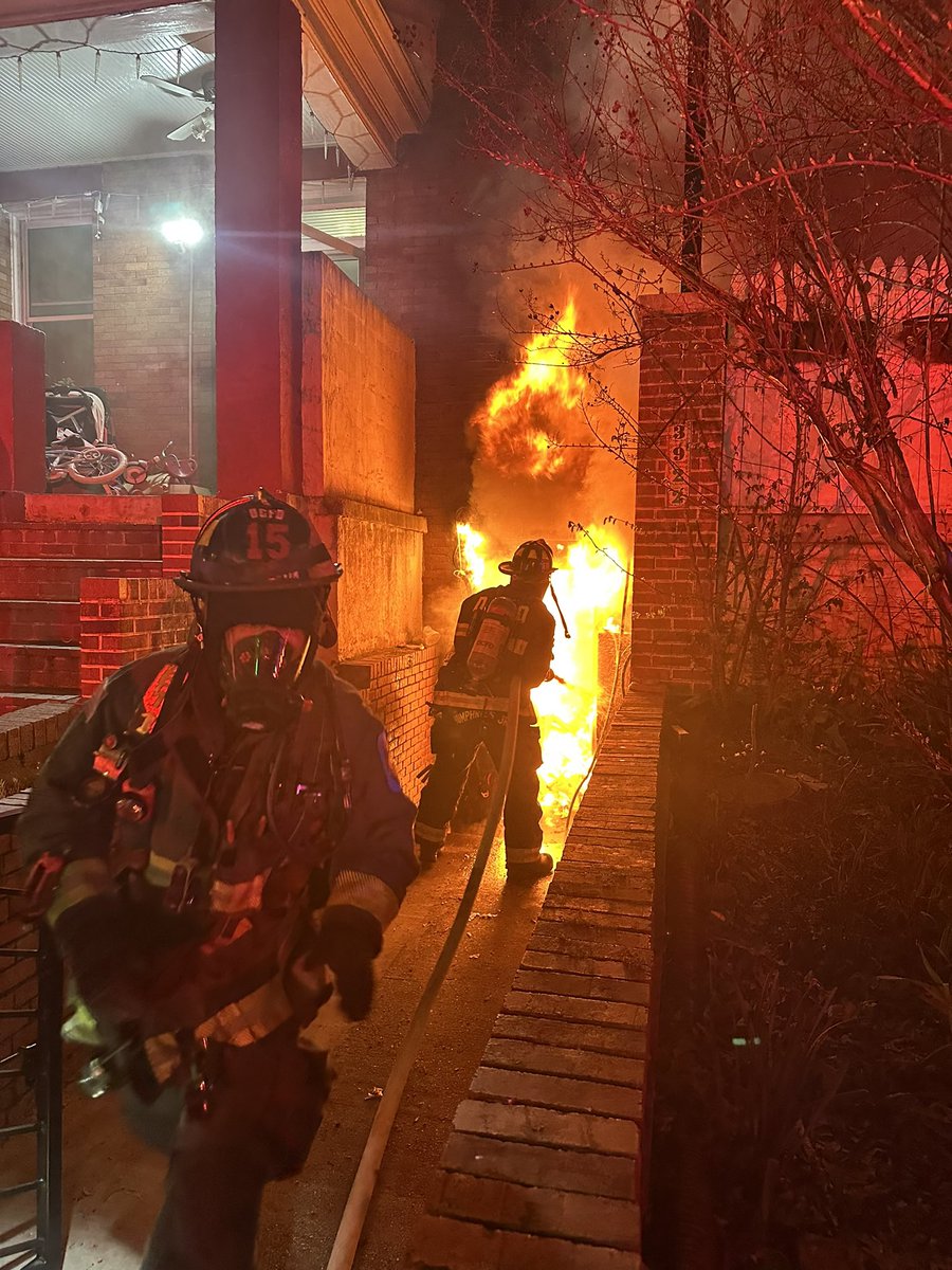 DCFDKelleher's tweet photo. Working Fire on Box 874 • 04/14/2024 • 0049 hours • 3900 block of 14th Street, NW • The @dcfireems No. 11 Engine and No. 6 Truck arrived with a two-story rowhouse and #fireshowing from the English basement #DCFD #4thBattalion #WorkingFire https://t.co/t4YxEyU2YP